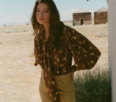 Kaia Gerber brown printed tie neck blouse, DÔEN CORENTIN TOP IN CHERRYWOOD WINDING VINE FLORAL, out in Santa Monica, 17 September 2022 | celebrity street fashion | star style tops / blouses | models off duty clothes USA - flipped