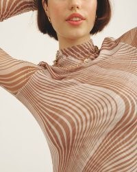La Femme Apéro MESH MOCK NECK WAVE NATURAL – chic long sleeve high neck retro print tops – women’s fashion with vintage style waves