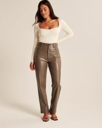 Abercrombie & Fitch Curve Love Vegan Leather 90s Straight Pants in Grey – women’s luxe style faux leather trousers