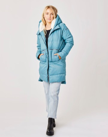 CARVE DESIGNS Davos Down Jacket in Hydro ~ women’s blue hooded longline winter jackets ~ sherpa fleece lined hood and pockets ~ womens casual step hem coats