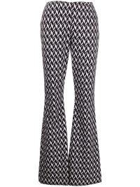 Taylor Swift’s black and white printed pants, Dorothee Schumacher jacquard jersey flared trousers. Worn with a matching high neck top and blazer, appearing on The Tonight Show with Jimmy Fallon, 24 October 2022 | celebrity retro inspired fashion | star clothing USA