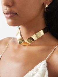 JIL SANDER Twisted metal necklace / contemporary twist detail choker necklaces / gold tone designer jewellery / matchesfashion