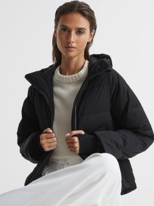 REISS ARYA SHORT PUFFER JACKET BLACK – women’s hooded thumbhole winter jackets – womens warm quilted outerwear – thumb hole detail – padded – zip up closure