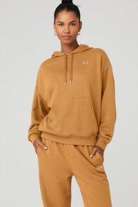 Alo Yoga ACCOLADE HOODIE in TOFFEE ~ women’s light brown / camel pullover hoodies ~ womens sportswear inspired hooded tops
