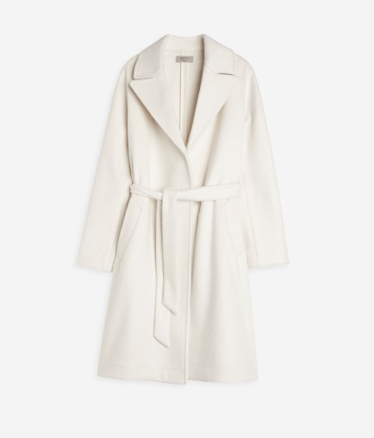 Katie Holmes’ white tie waist wrap coat, FALCONERI Cashmere Zibellino Coat in 8005-white. Worn with a light brown high neck sweater, a pair of matching trousers and white stitched edge sneakers. Out in New York City, 22 November 2022 | celebrity street style coats - flipped