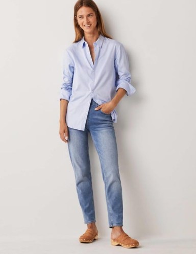 Boden Girlfriend Jeans in Light Vintage | women’s casual denim fashion - flipped