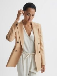 REISS LARSSON DOUBLE BREASTED TWILL BLAZER LIGHT CAMEL / women’s chic tailored blazers / womens neutral jackets