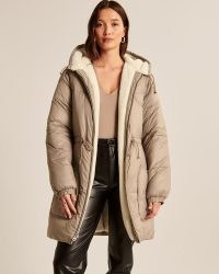 Abercrombie & Fitch A&F Air Cloud Puffer Parka in Taupe / women’s faux fur lined parkas / womens hooded winter coats