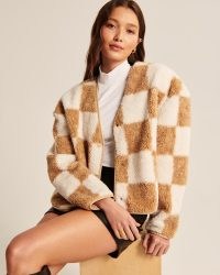 Abercrombie & Fitch Sherpa Liner Jacket in Brown Check – oversized faux shearling checkerboard jackets