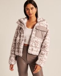 Abercrombie & Fitch Long Sherpa Bomber Jacket in White Print – fluffy zip front jackets