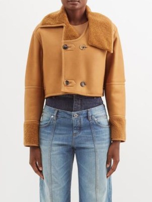 LOEWE Elbow-slit cropped leather and shearling jacket in camel – luxe light brown crop hem jackets - flipped