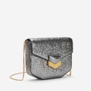 DeMellier The Mini London Crossbody Bag in silver metallic – shimmering cross body bags – small luxe gold chain handbags