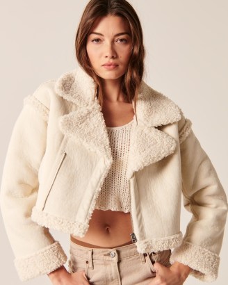 Abercrombie & Fitch Cropped Vegan Suede Shearling Jacket in Cream – women’s luxe style crop hem jackets – women’s faux fur fashion - flipped