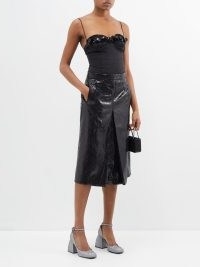 SHUSHU/TONG Sequinned faux-leather midi skirt in black / sequin covered front pleated skirts / glittering evening fashion / shimmering occasion clothes