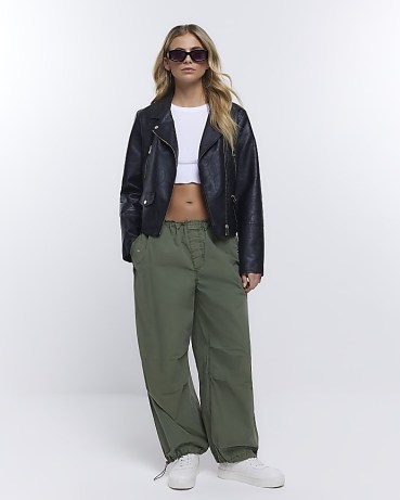 River Island KHAKI LOW RISE PARACHUTE TROUSERS – womens green relaxed fit drawstring detail trouser – cool casual looks