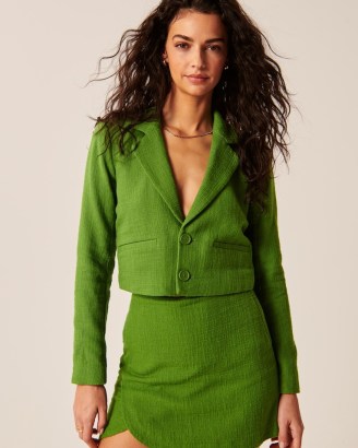 Abercrombie & Fitch Cropped Tweed Blazer in Green – womens textured crop hem blazers - flipped