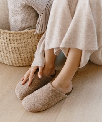 JENNI KAYNE Cabin Moc Clog in Taupe ~ luxe casual mules ~ chic neutral footbed clogs - flipped