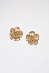 Acne Studios FLOWER RESIN EARRINGS in Gold / women’s floral jewellery
