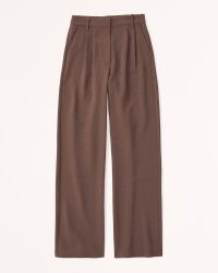 Abercrombie & Fitch A&F Sloane Tailored Premium Crepe Pant in dark brown ~ women’s trousers