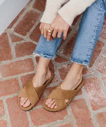 JENNI KAYNE Cabin Crossover Sandal in Camel ~ women’s flat brown sandals ~ casual luxe flats ~ molded footbed shoes - flipped