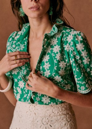 Sézane DALHIA SHIRT Green / women’s floral clothing / feminine fashion / womens ruffle collar shirts / scalloped blouses / ruffled trim clothes