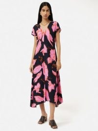 Jigsaw Leaf Outline Shift Dress in Navy – dark blue and pink printed midi dresses – short sleeve with V-neck – asymmetric hemline clothing – womens clothes – women’s luxury fashion