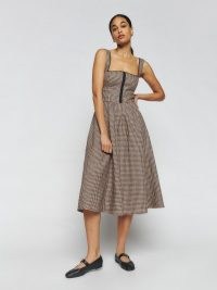 Reformation Tagliatelle Linen Dress om Tartine Check / sleeveless vintage inspired fit and flare dresses / women’s checked clothes