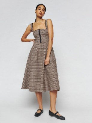 Reformation Tagliatelle Linen Dress om Tartine Check / sleeveless vintage inspired fit and flare dresses / women’s checked clothes - flipped