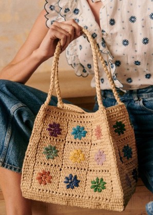 SÉZANE ASHLEY BASKET Multicoloured floral embroidery | woven bag with flowers | summer handbags | retro look raffia bags | women’s vintage style baskets