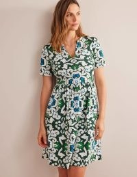 BODEN Easy Notch Neck Jersey Dress in Trekking Green, Opulent Pome – women’s short sleeve printed dresses – womens cotton day fashion