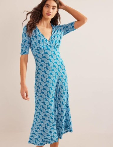 Boden Short Sleeve Jersey Midi Dress in Crystal Teal, Sweet Paisley – blue printed empire waist dresses