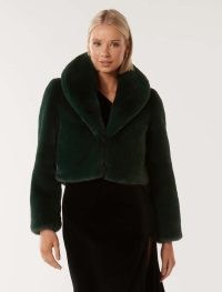 FOREVER NEW Amera Crop Faux Fur Coat in Green / women’s cropped coats / glamorous evening jacket / womens fluffy fake fur jackets