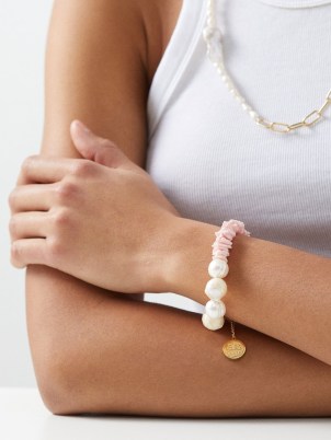 BY ALONA Daphne shell, pearl & 18kt gold-plated bracelet – pink and white summer bracelets – luxe jewellery