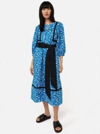 JIGSAW Shadow Leaf Linen Dress in Blue – women’s printed tie waist folk style dresses