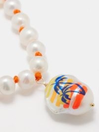 JOOLZ BY MARTHA CALVO Chasing Sunsets pearl & 14kt gold-plated necklace in white – chunky summer necklaces with pearls – women’s holiday jewellery – womens vacation jewelry