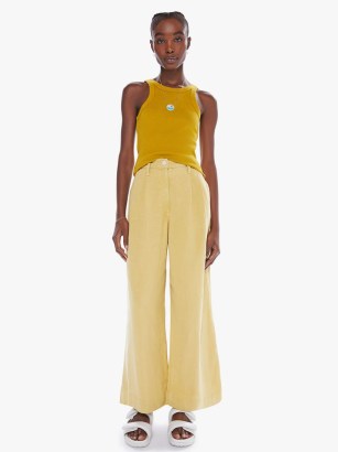 MOTHER High Waisted Pouty Prep Ankle in Misted Yellow – women’s drapey linen wide leg trousers – casual retro style summer fashion - flipped
