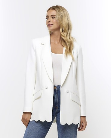 RIVER ISLAND WHITE SCALLOP HEM BLAZER – women’s blazers with scalloped hemline – on-trend summer jackets - flipped