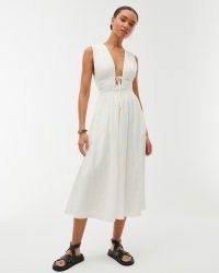 Abercrombie & Fitch Seersucker Ruched Midi Dress in White | sleeveless plunge front dresses | summer fashion with plunging V-neckline | fitted bodice with tie detail