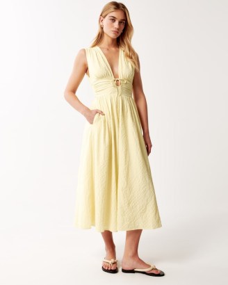Abercrombie & Fitch Seersucker Ruched Midi Dress in Yellow – sleeveless midi sundress – perfect summer dresses - flipped