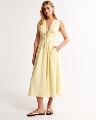 Abercrombie & Fitch Seersucker Ruched Midi Dress in Yellow – sleeveless midi sundress – perfect summer dresses