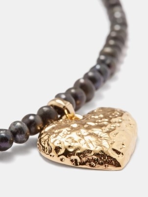 BY ALONA Roma Heart pearl & 18kt gold-plated necklace – textured pendants in the shape of hearts – pendant necklaces – jewellery with black freshwater pearls - flipped