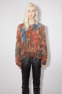 ACNE STUDIOS TIE-DYE CABLE-KNIT JUMPER Rust brown / blue – unisex jumpers – grunge inspired fashion