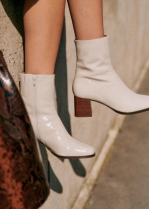 SÉZANE AXELLE ANKLE BOOTS in White lacquer | glossy retro style booties | women’s vintage inspired autumn and winter footwear