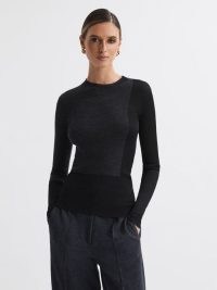 Reiss JUDE HYBRID WOOL-SILK KNIT T-SHIRT BLACK / CHARCOAL – chic fitted long sleeve tops – sophistcated knitted tonal tee – elegant autumn top