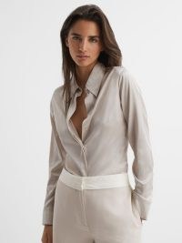 Reiss SOFIA SILK SHIRT NUDE – womens silky luxe shirts