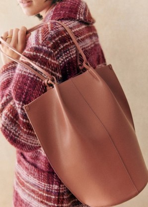 SÉZANE ROMIE BAG in Smooth Rosewood | luxe pink leather shoulder bags | large luxury bucket shape handbag - flipped