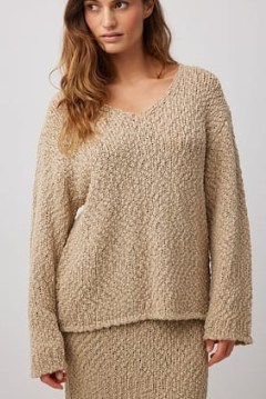 NA-KD Structured Knitted V-Neck Sweater in Beige | oversized textured sweaters | women’s dropped shoulder jumpers - flipped