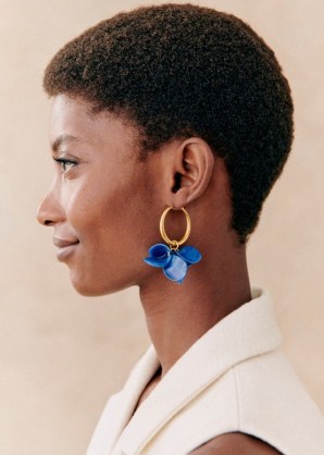 sezane FLORA HOOPS in Navy Blue – floral hoop earrings – flower jewellery p - flipped
