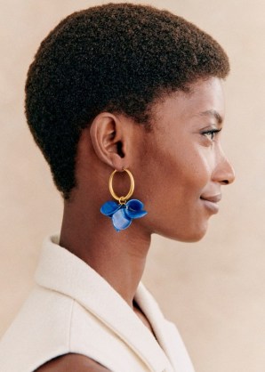 sezane FLORA HOOPS in Navy Blue – floral hoop earrings – flower jewellery p