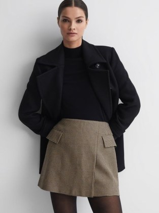 Reiss ELLA WOOL DOGTOOTH MINI SKIRT Black / Camel | women’s short length check print wrap skirts p